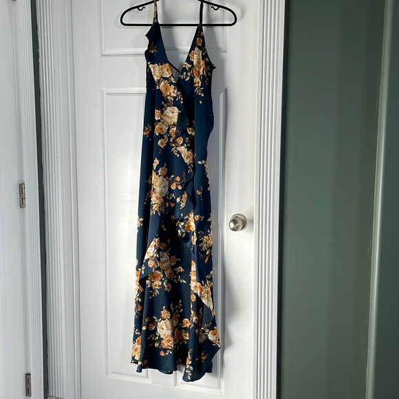 Slim fitting floor length dress. - Picture 1 of 4